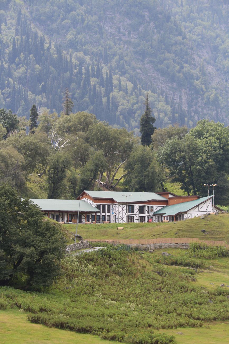 Exclusive luxury eco lodge overlooking stunning New Zealand coast